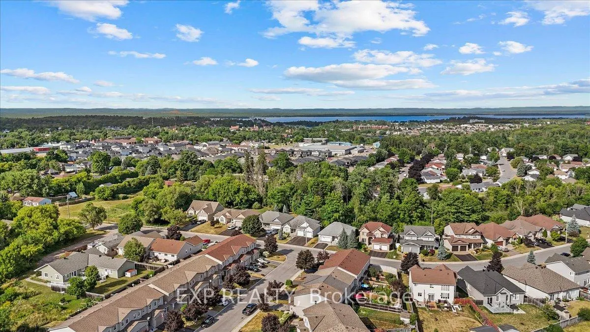 Photo 215 of 12 John Findlay Terrace, Arnprior — HOMEH