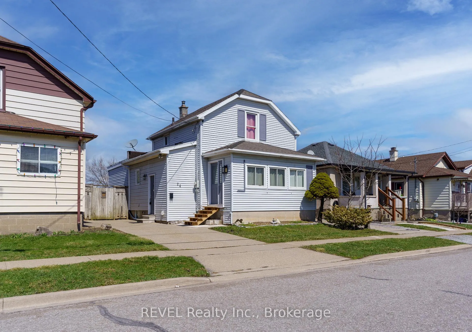 Photo 2 of 24 Lyndon Street W, Thorold, Thorold Downtown — HOMEH
