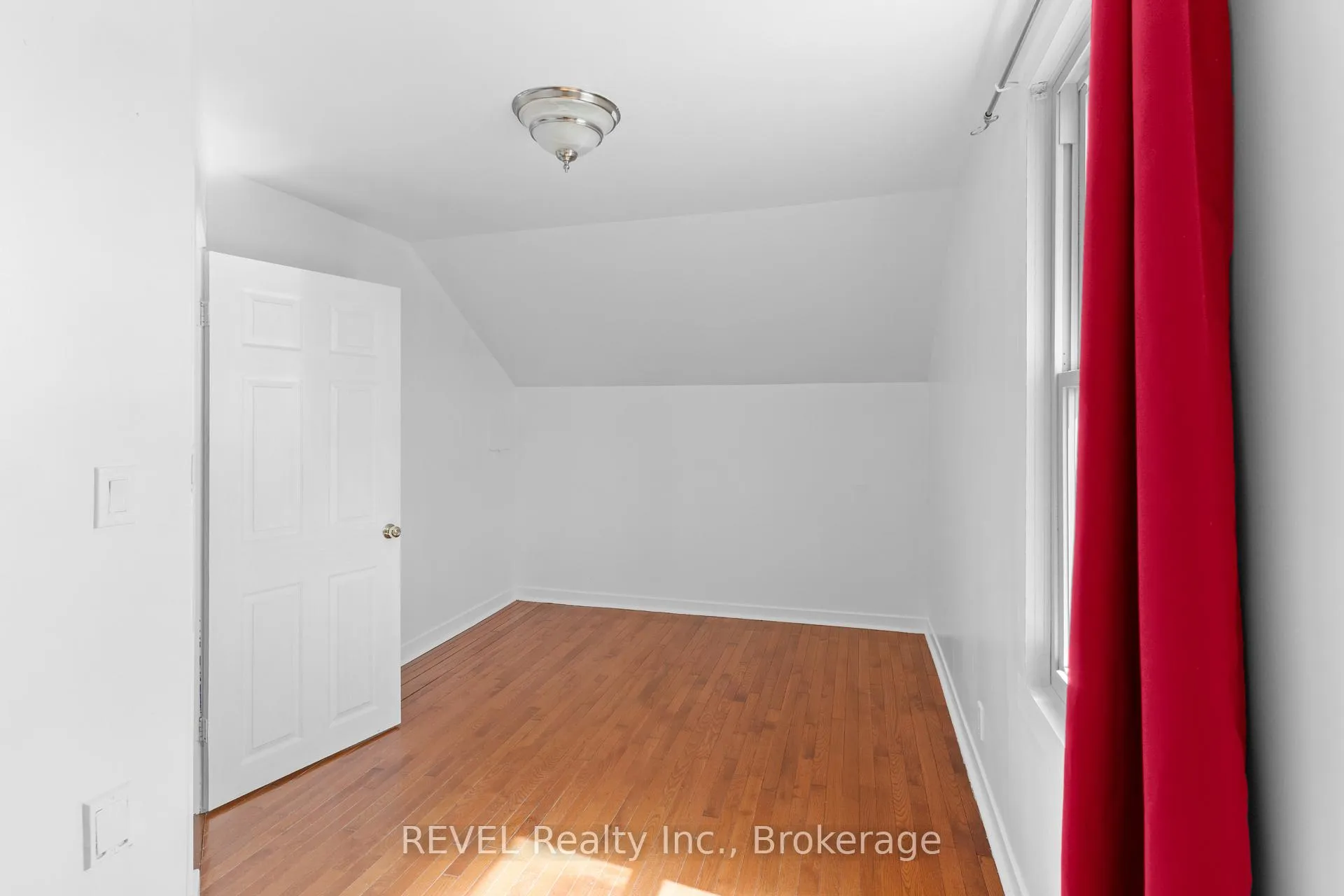 Photo 13 of 24 Lyndon Street W, Thorold, Thorold Downtown — HOMEH