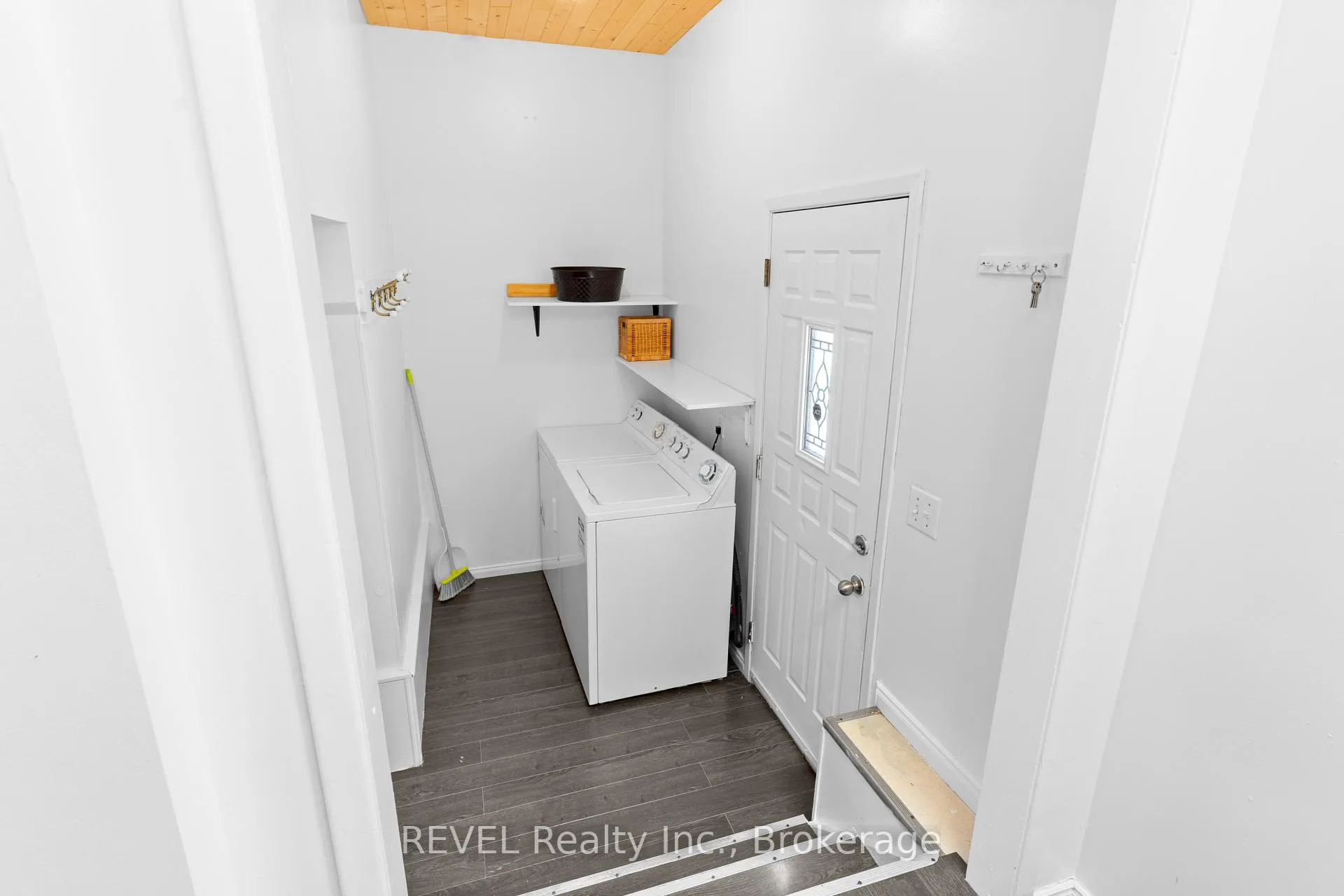 Photo 16 of 24 Lyndon Street W, Thorold, Thorold Downtown — HOMEH
