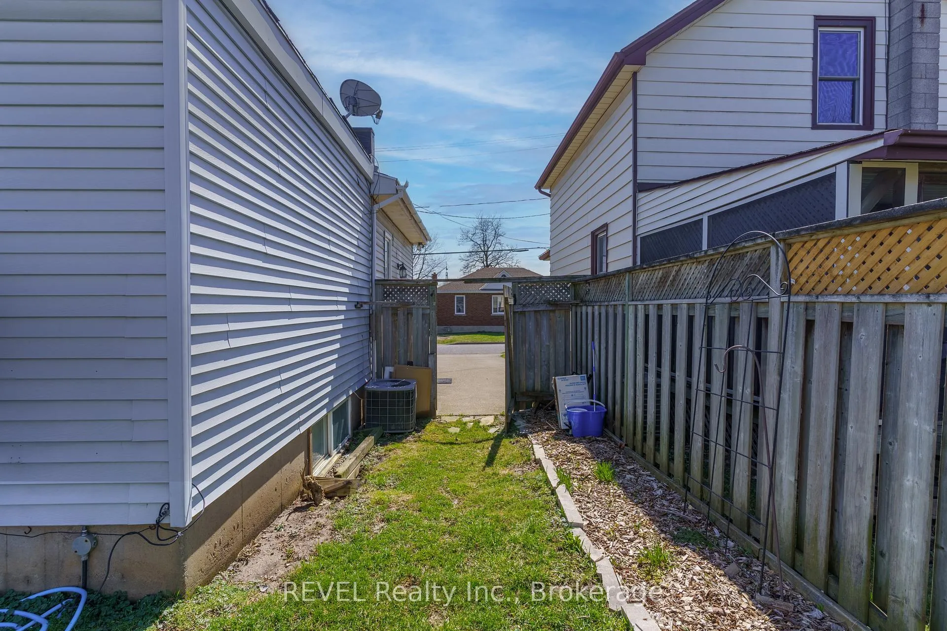 Photo 24 of 24 Lyndon Street W, Thorold, Thorold Downtown — HOMEH