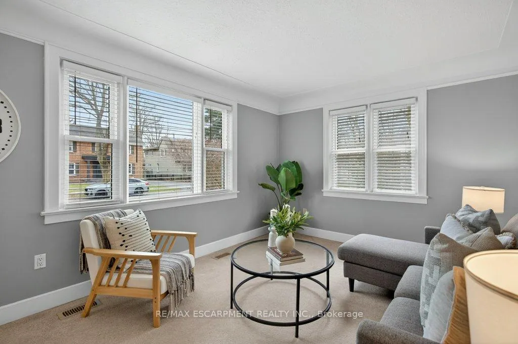 Photo 5 of 270 Mill Street N, Hamilton, Waterdown — HOMEH