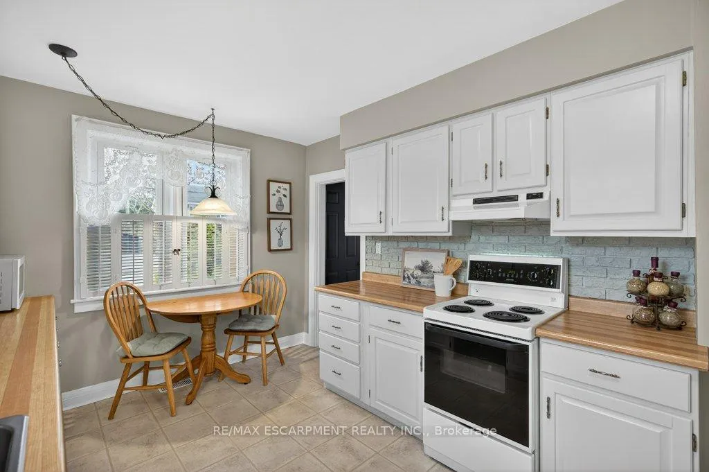 Photo 15 of 270 Mill Street N, Hamilton, Waterdown — HOMEH