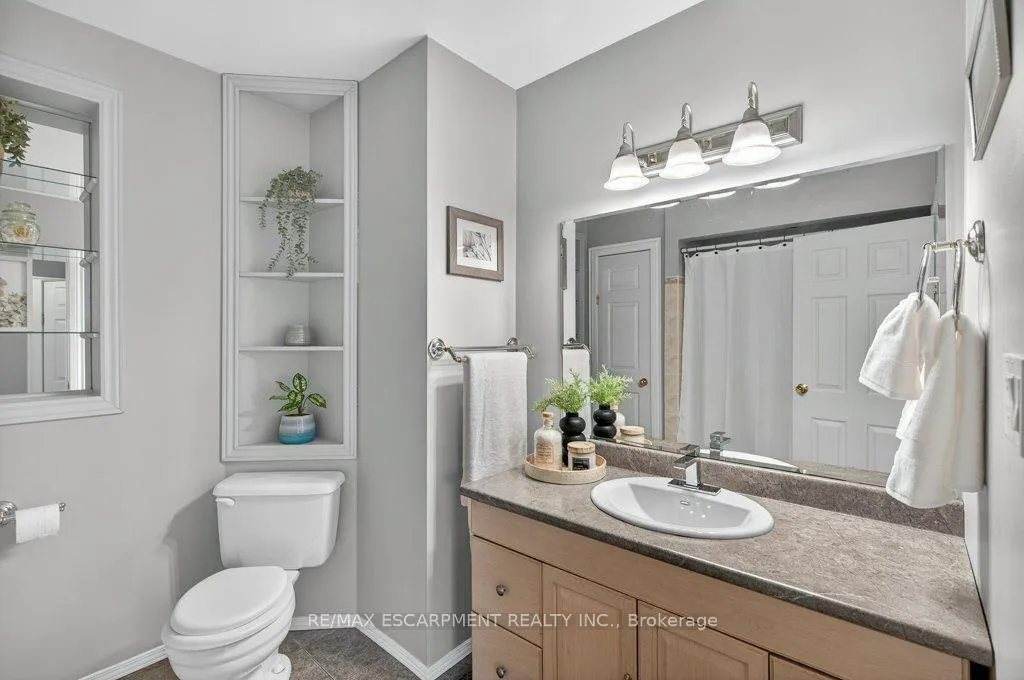 Photo 19 of 270 Mill Street N, Hamilton, Waterdown — HOMEH