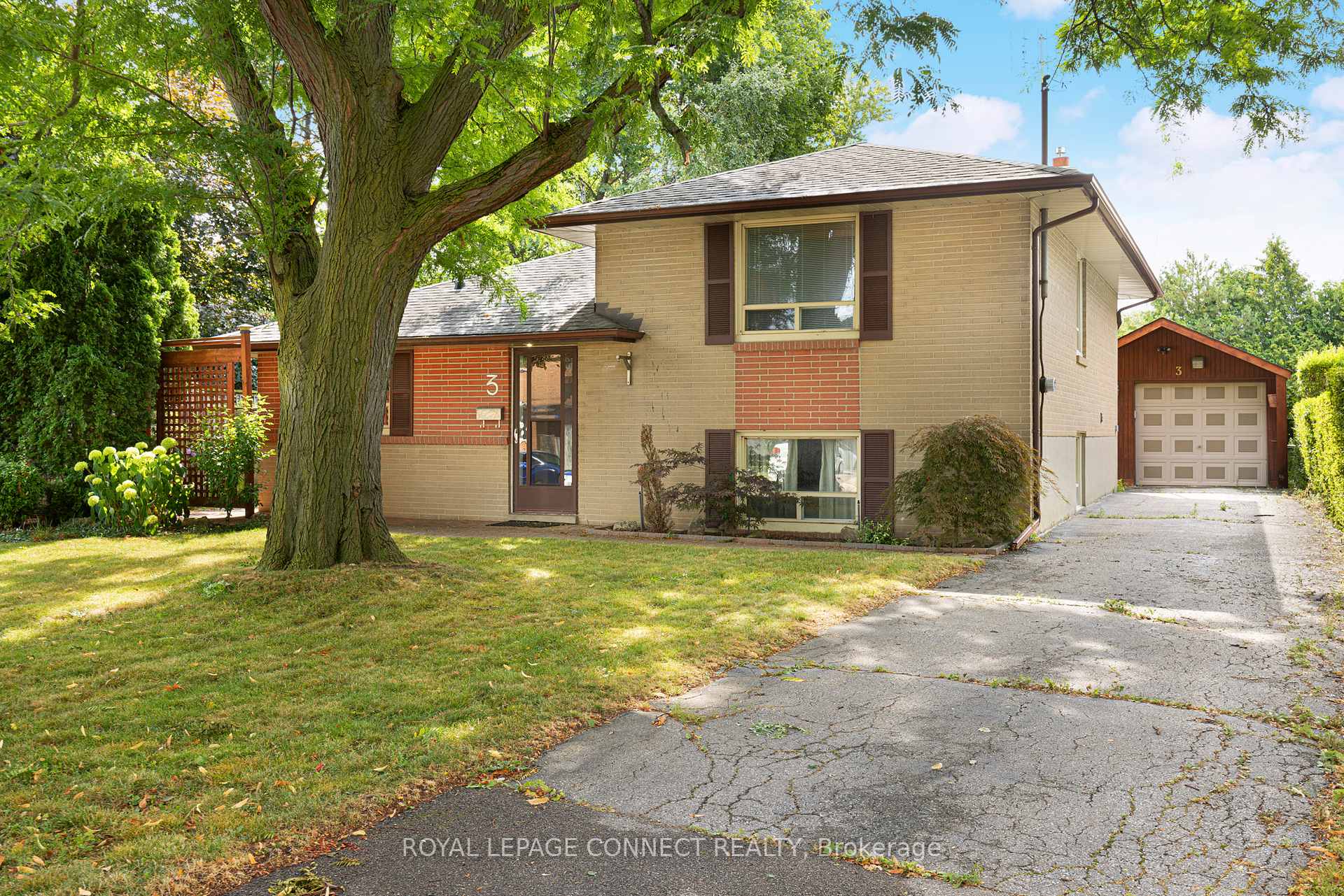 Photo 1 of 3 Brougham Crescent, Etobicoke, Kingsview Village-The Westway — HOMEH