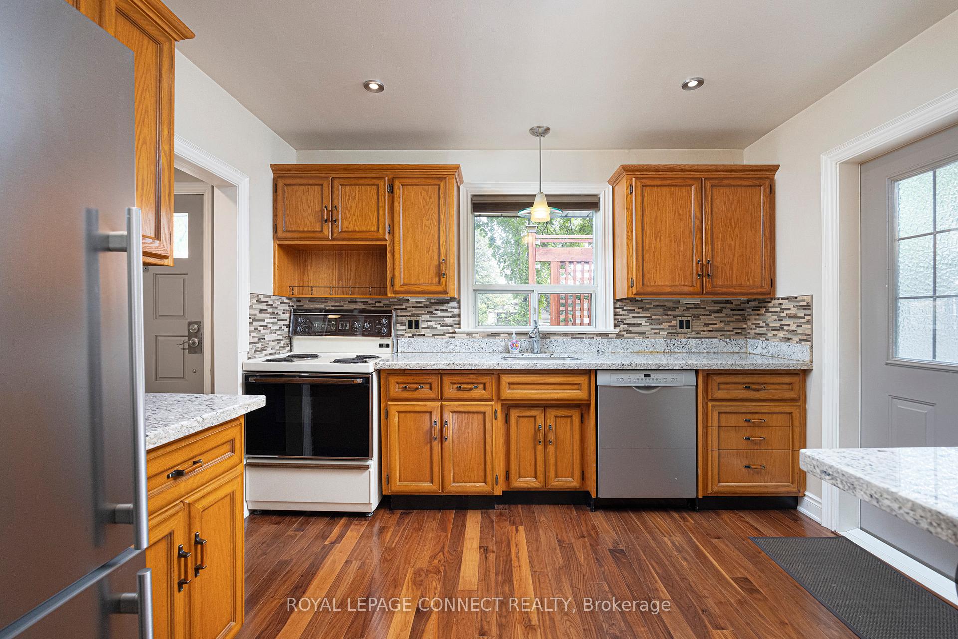 Photo 9 of 3 Brougham Crescent, Etobicoke, Kingsview Village-The Westway — HOMEH