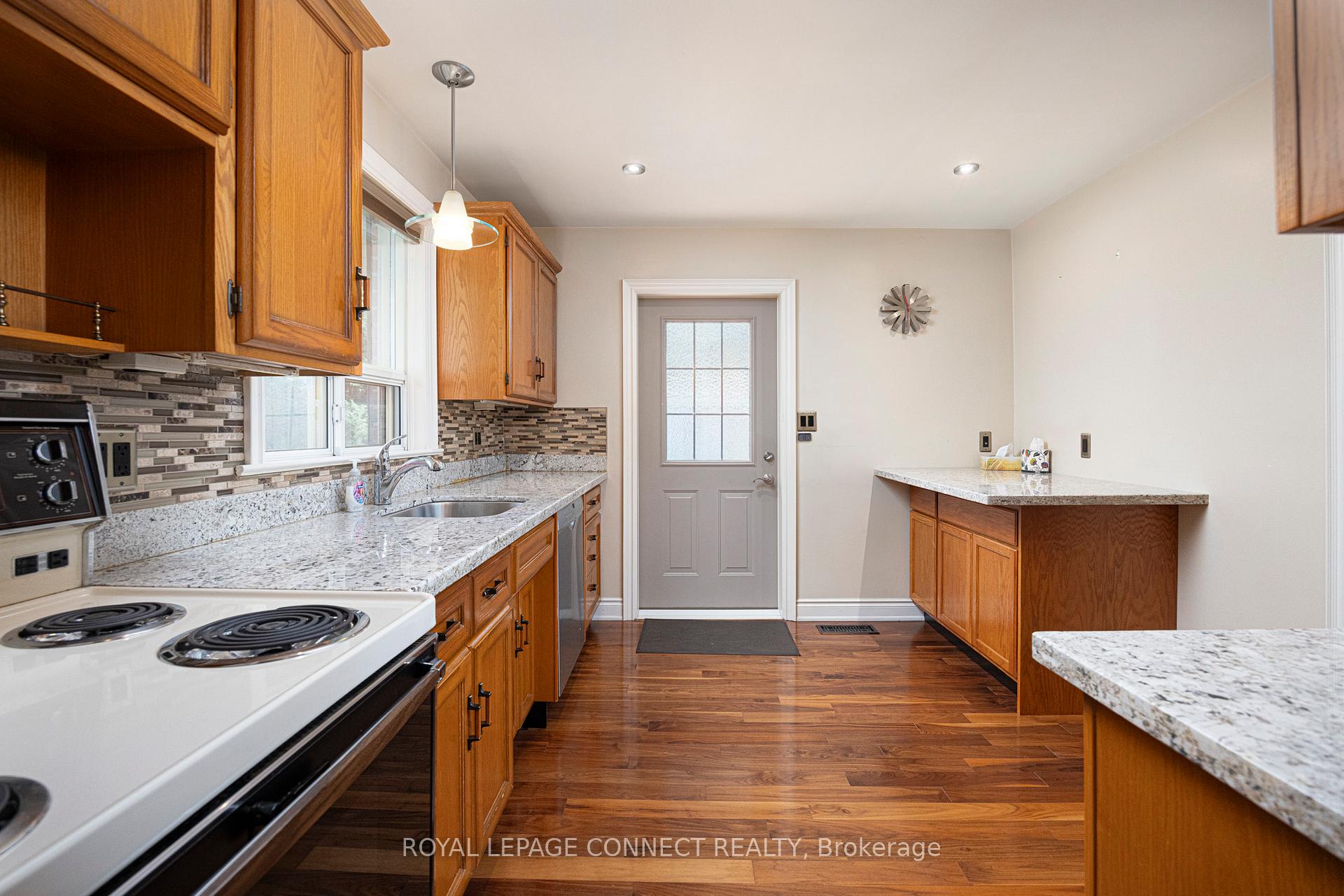 Photo 8 of 3 Brougham Crescent, Etobicoke, Kingsview Village-The Westway — HOMEH
