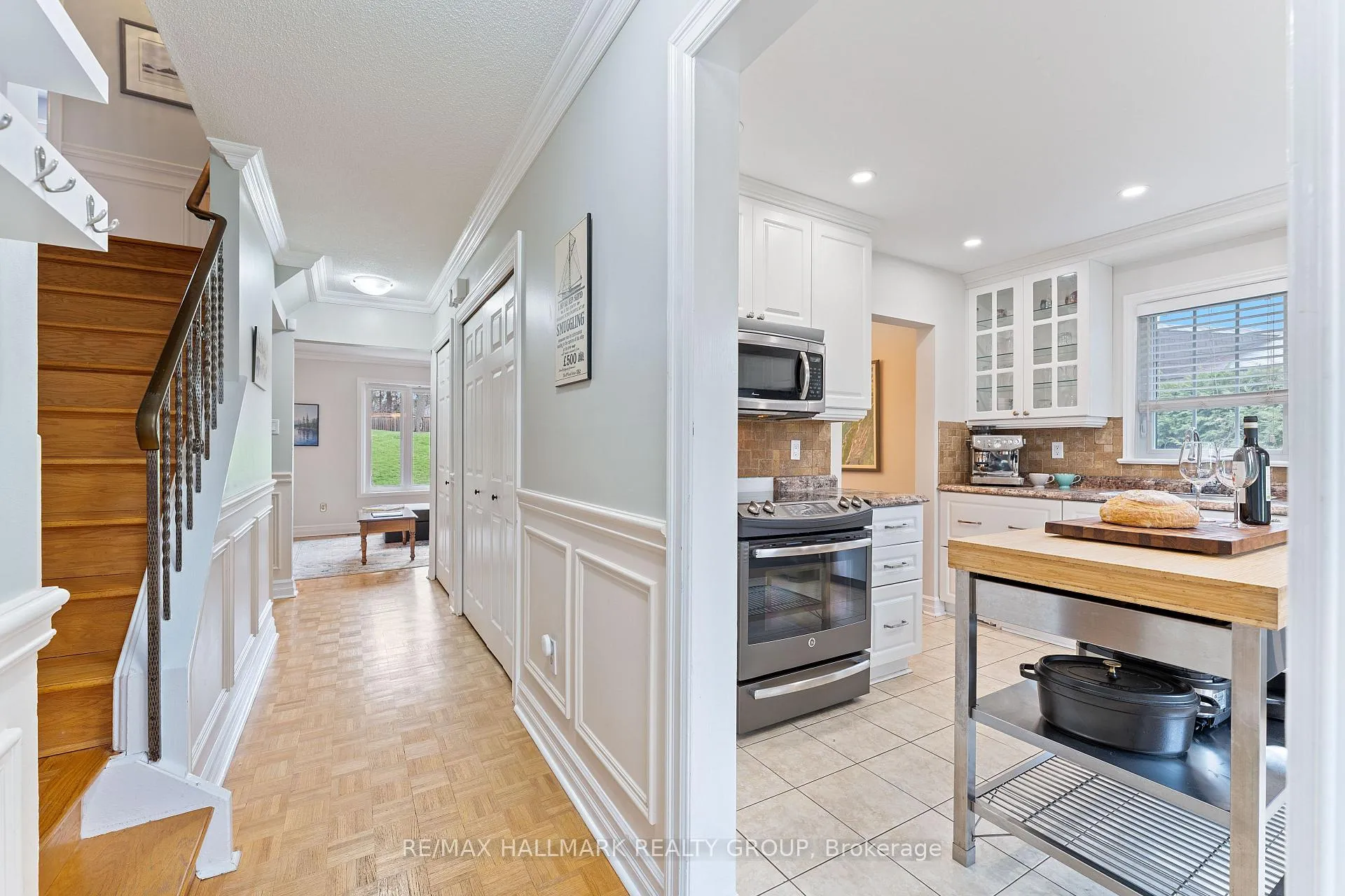 Photo 18 of 76 Valewood Crescent, Ottawa, Blackburn Hamlet — HOMEH