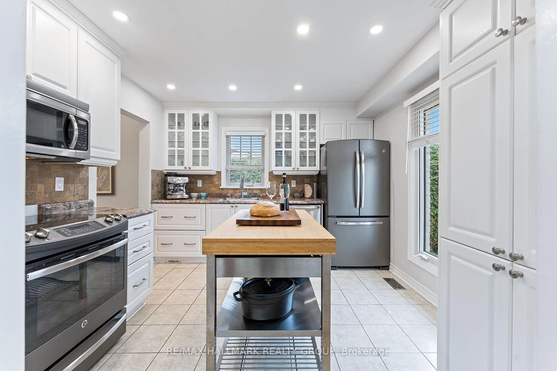 Photo 35 of 76 Valewood Crescent, Ottawa, Blackburn Hamlet — HOMEH