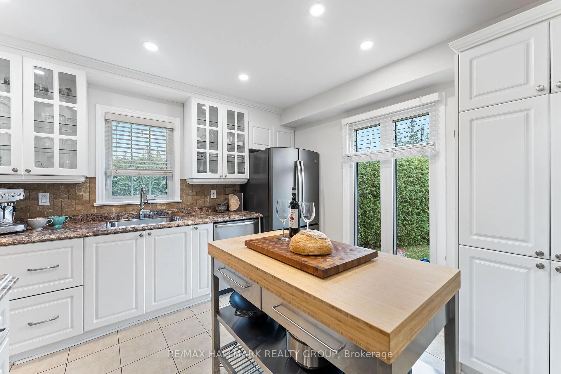 Photo 42 of 76 Valewood Crescent, Ottawa, Blackburn Hamlet — HOMEH