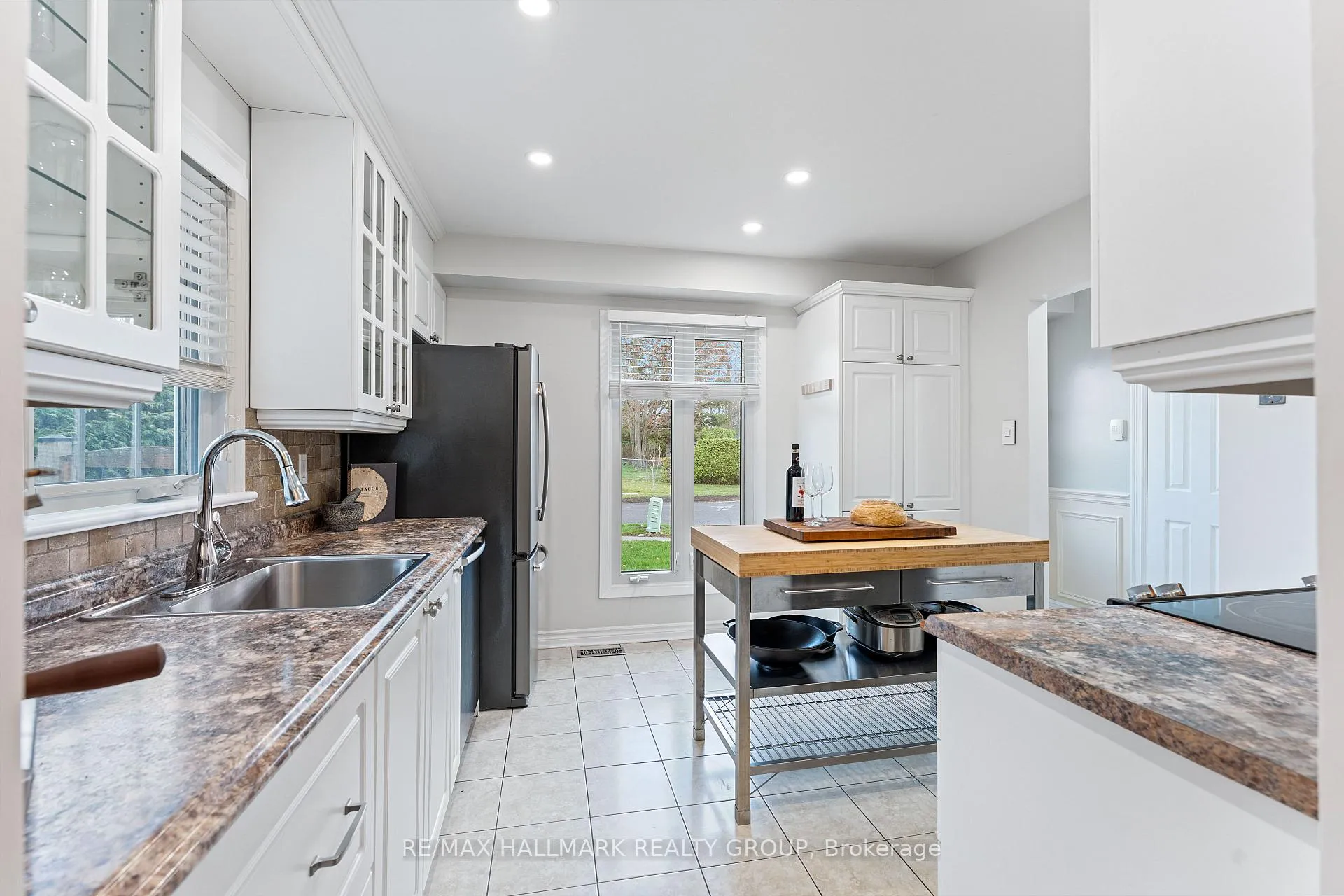 Photo 45 of 76 Valewood Crescent, Ottawa, Blackburn Hamlet — HOMEH