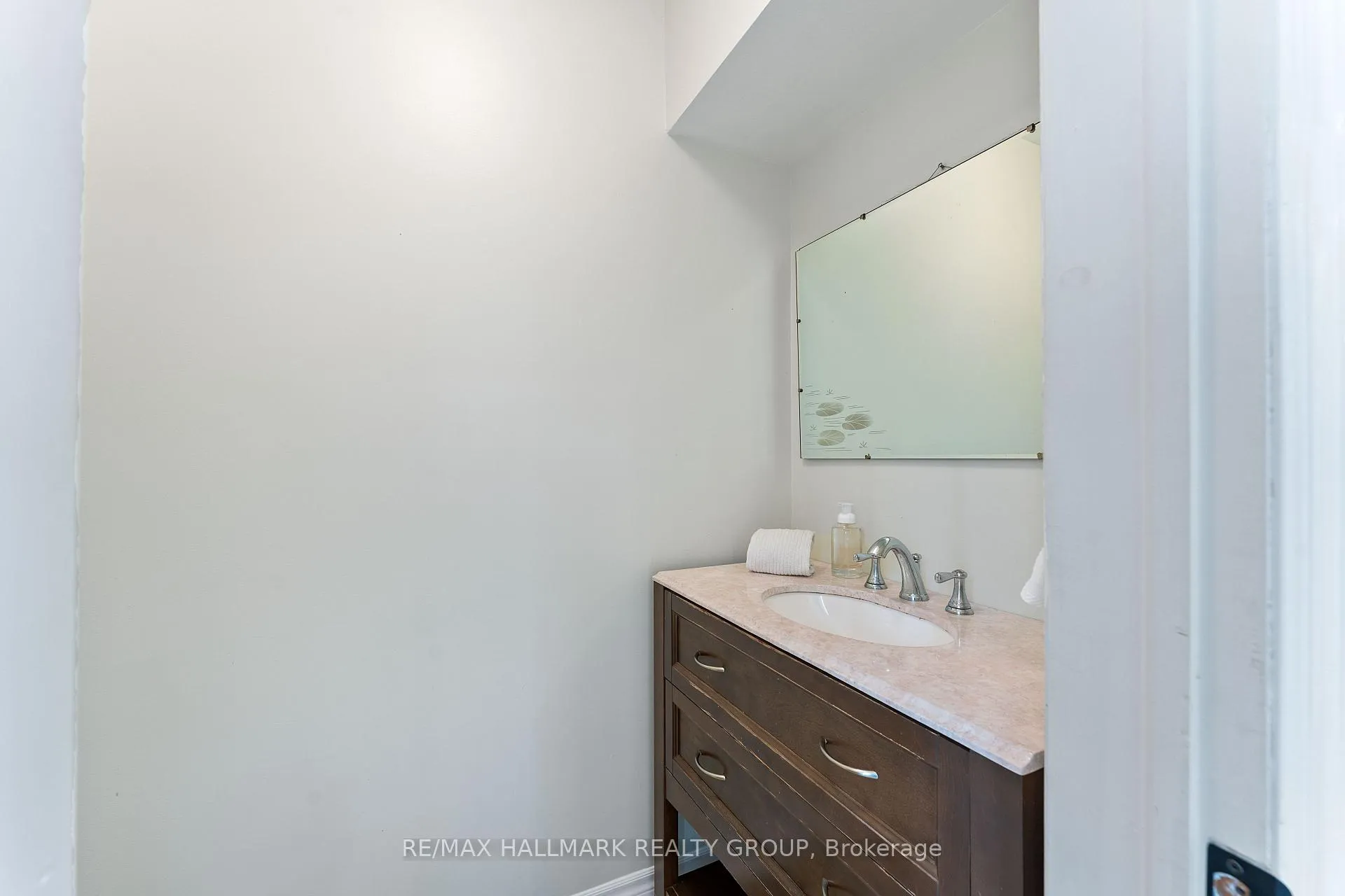 Photo 108 of 76 Valewood Crescent, Ottawa, Blackburn Hamlet — HOMEH
