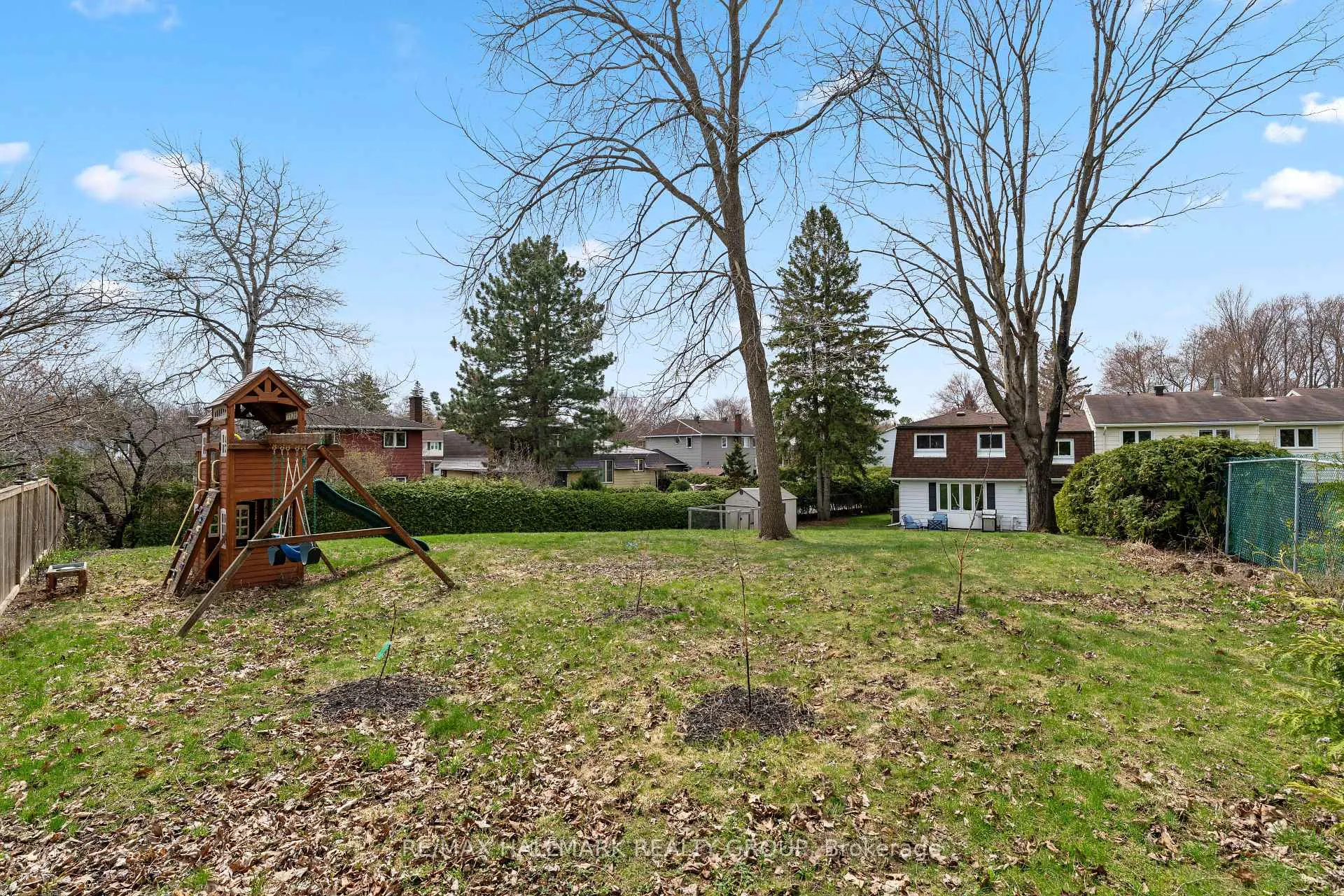 Photo 221 of 76 Valewood Crescent, Ottawa, Blackburn Hamlet — HOMEH