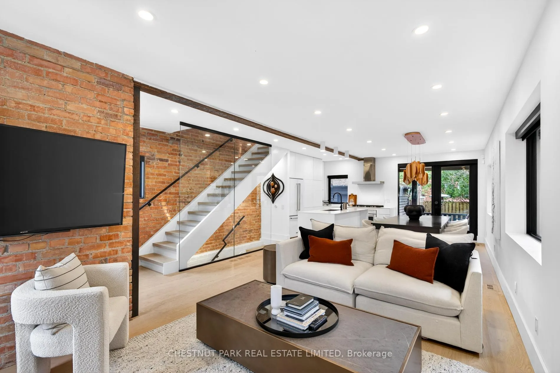 Photo 4 of 3 St Hilda's Avenue, Toronto, Lawrence Park South — HOMEH