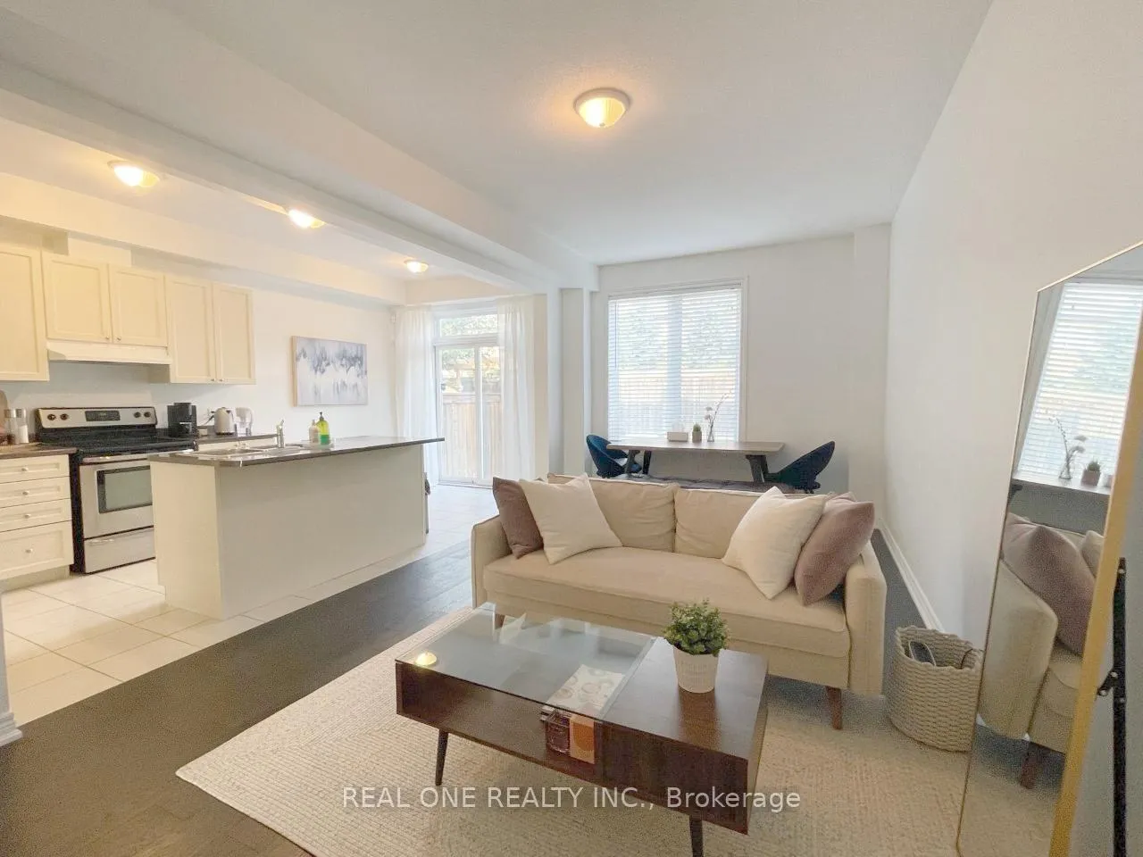 Photo 4 of Unit 21, 90 Raymond Road, Hamilton, Meadowlands — HOMEH
