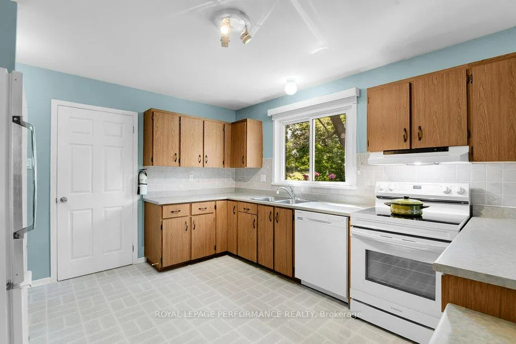 Photo 148 of 2686 Ulster Crescent, Ottawa, Riverside Park — HOMEH