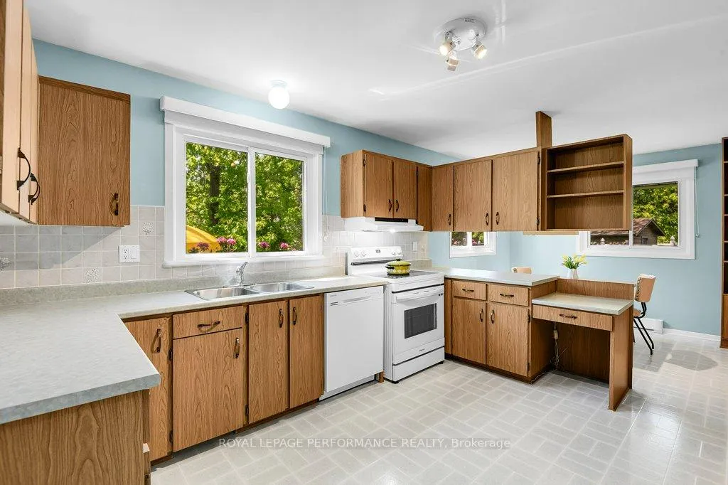 Photo 161 of 2686 Ulster Crescent, Ottawa, Riverside Park — HOMEH