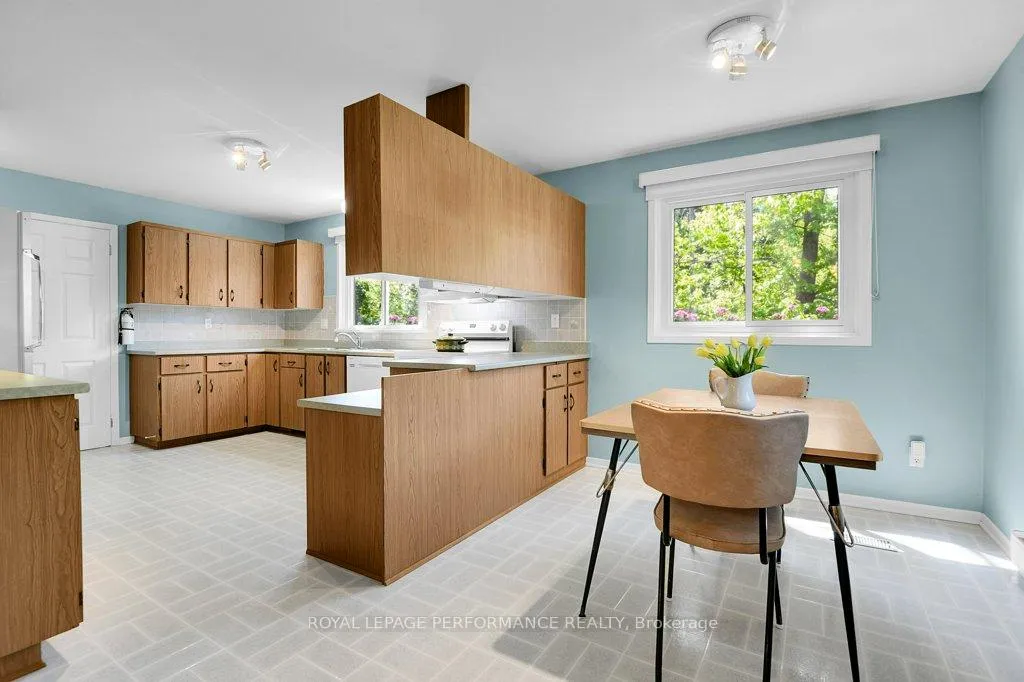 Photo 185 of 2686 Ulster Crescent, Ottawa, Riverside Park — HOMEH
