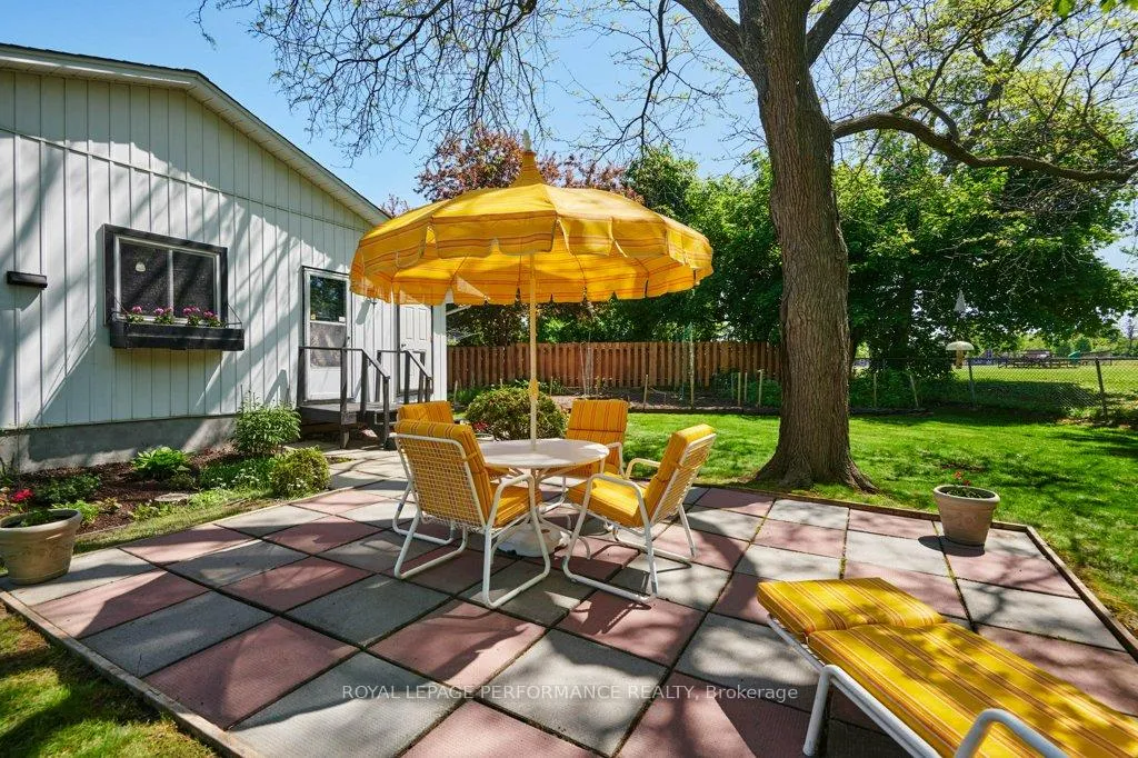 Photo 326 of 2686 Ulster Crescent, Ottawa, Riverside Park — HOMEH