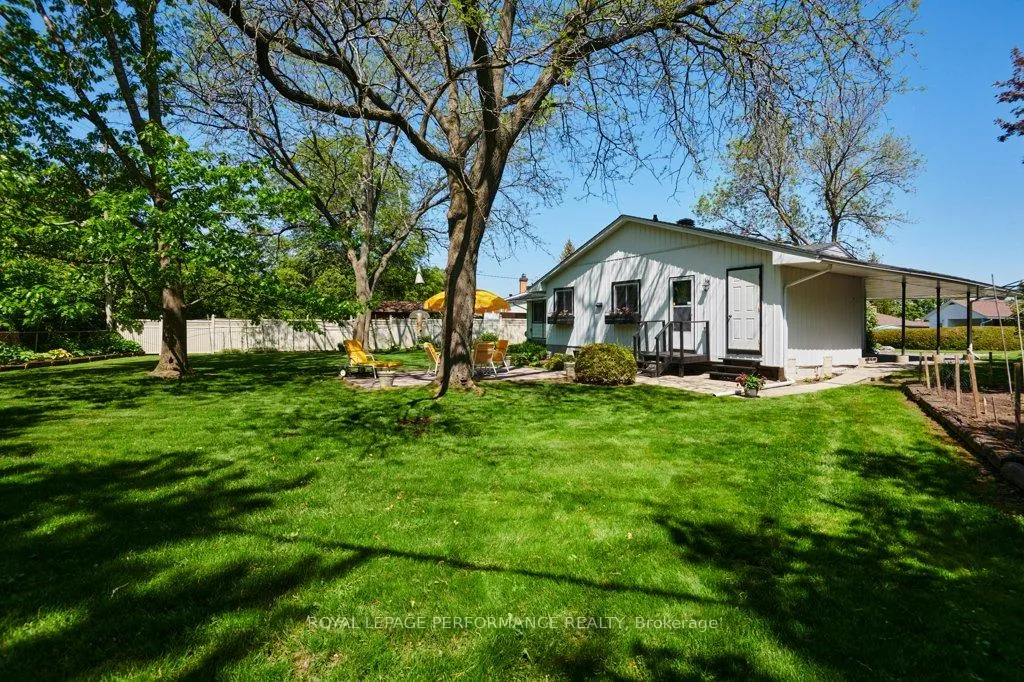 Photo 344 of 2686 Ulster Crescent, Ottawa, Riverside Park — HOMEH