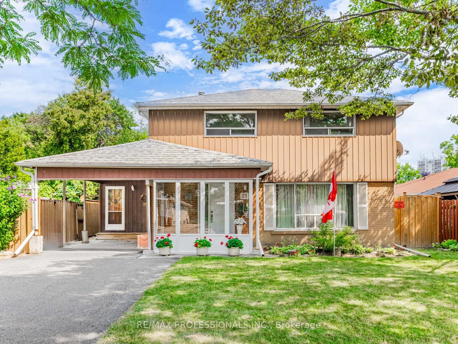 Photo 1 of 21 Waterbury Drive, Etobicoke, Willowridge-Martingrove-Richview — HOMEH