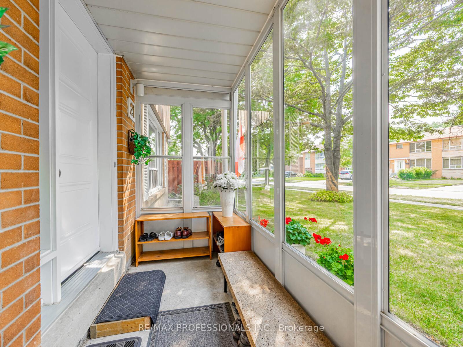 Photo 21 of 21 Waterbury Drive, Etobicoke, Willowridge-Martingrove-Richview — HOMEH