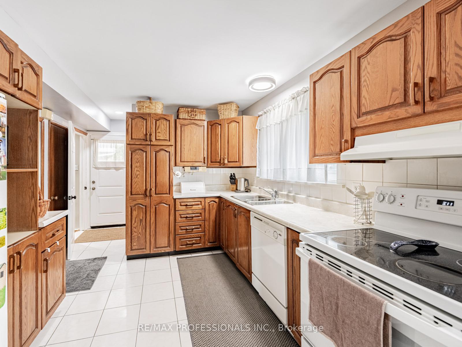 Photo 28 of 21 Waterbury Drive, Etobicoke, Willowridge-Martingrove-Richview — HOMEH