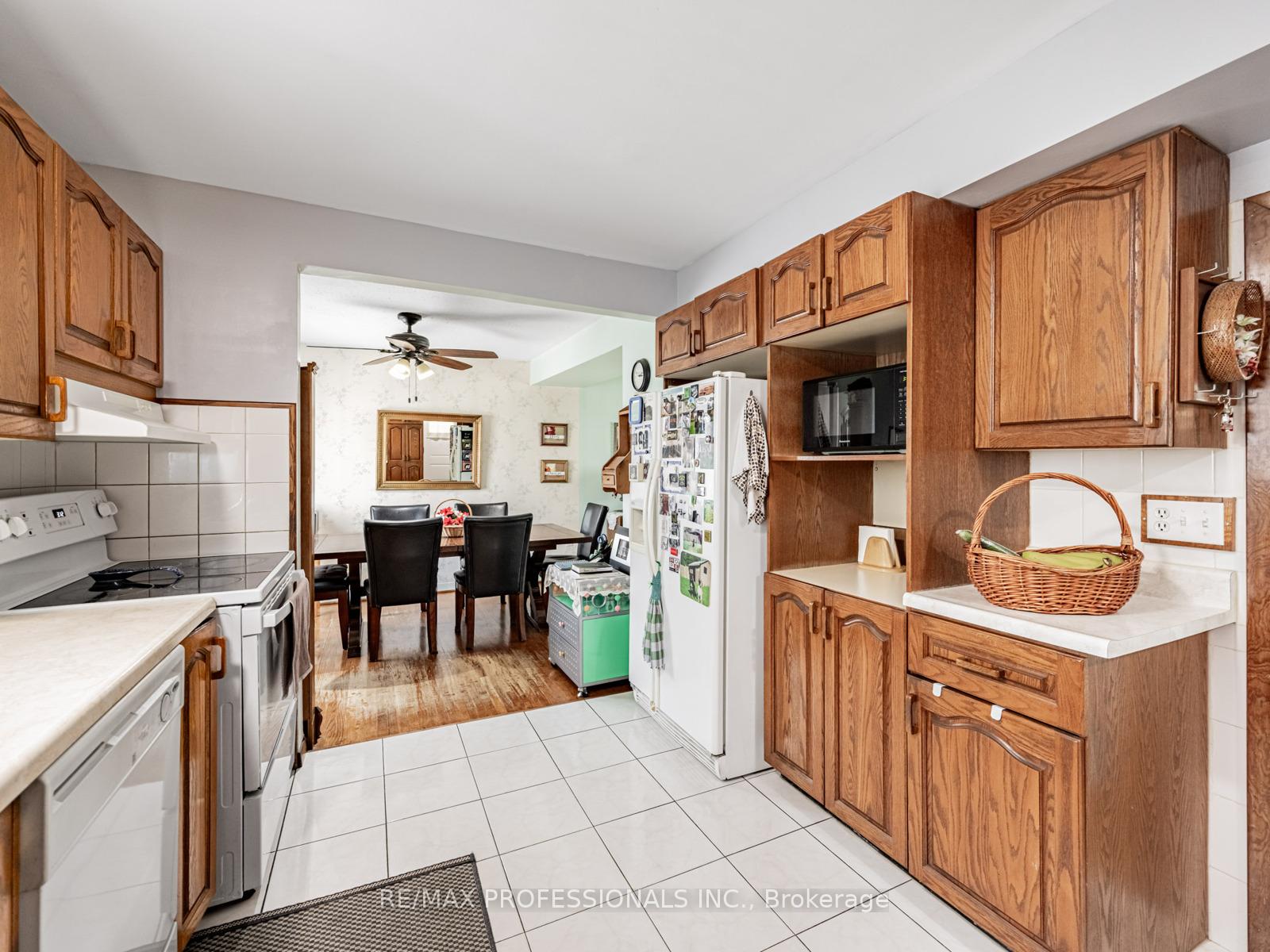 Photo 14 of 21 Waterbury Drive, Etobicoke, Willowridge-Martingrove-Richview — HOMEH