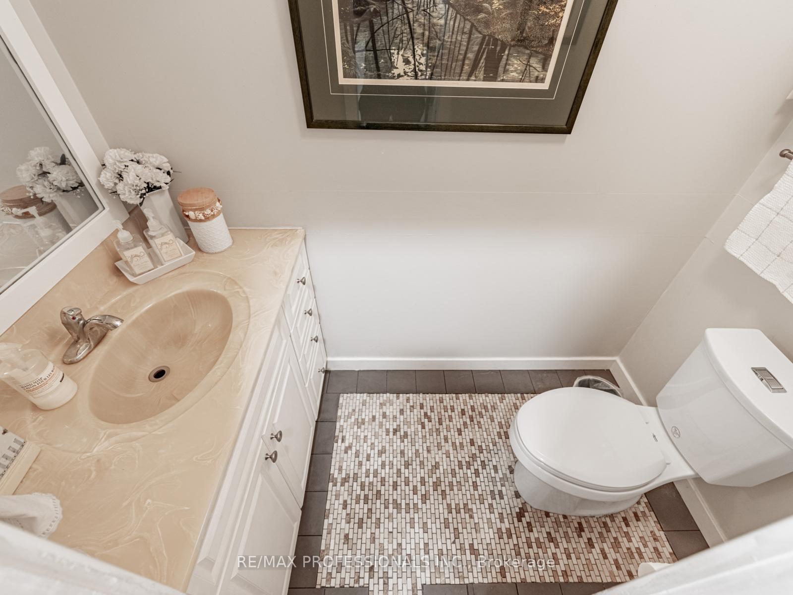 Photo 5 of 21 Waterbury Drive, Etobicoke, Willowridge-Martingrove-Richview — HOMEH