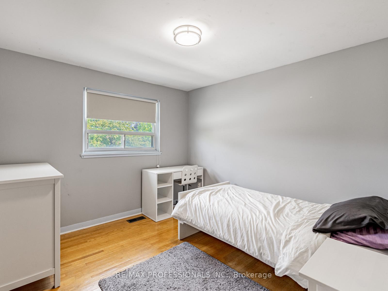 Photo 4 of 21 Waterbury Drive, Etobicoke, Willowridge-Martingrove-Richview — HOMEH