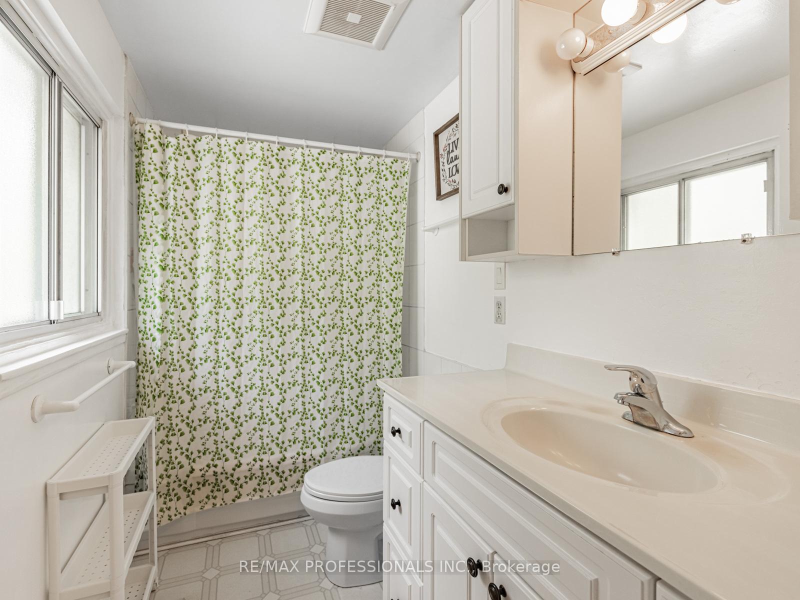 Photo 27 of 21 Waterbury Drive, Etobicoke, Willowridge-Martingrove-Richview — HOMEH