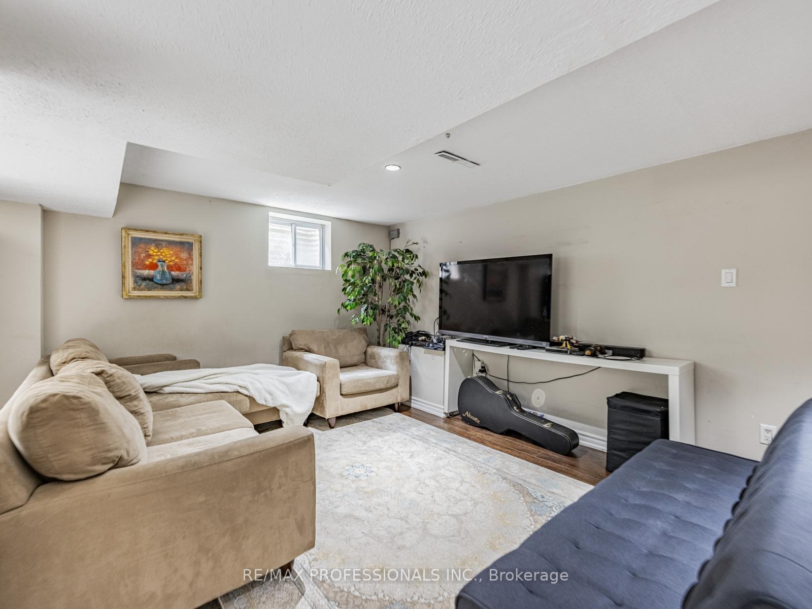 Photo 23 of 21 Waterbury Drive, Etobicoke, Willowridge-Martingrove-Richview — HOMEH