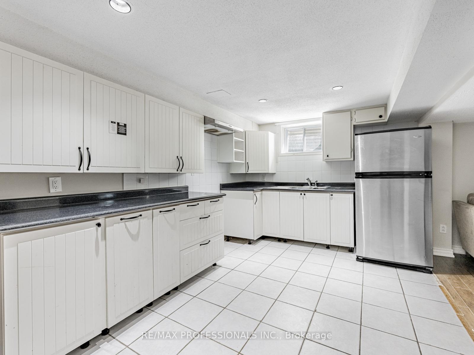 Photo 29 of 21 Waterbury Drive, Etobicoke, Willowridge-Martingrove-Richview — HOMEH