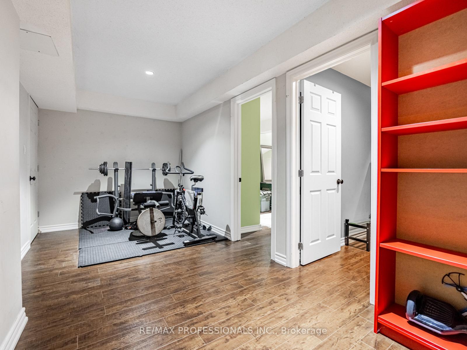 Photo 18 of 21 Waterbury Drive, Etobicoke, Willowridge-Martingrove-Richview — HOMEH