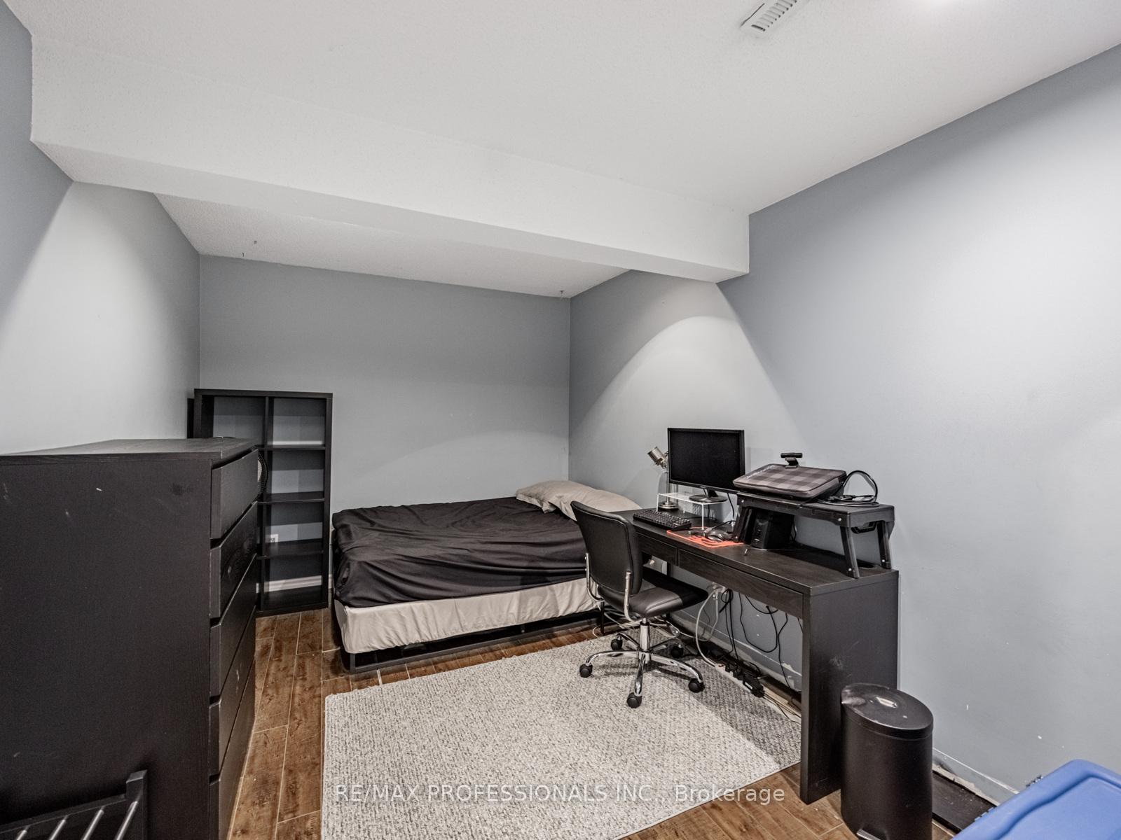 Photo 19 of 21 Waterbury Drive, Etobicoke, Willowridge-Martingrove-Richview — HOMEH