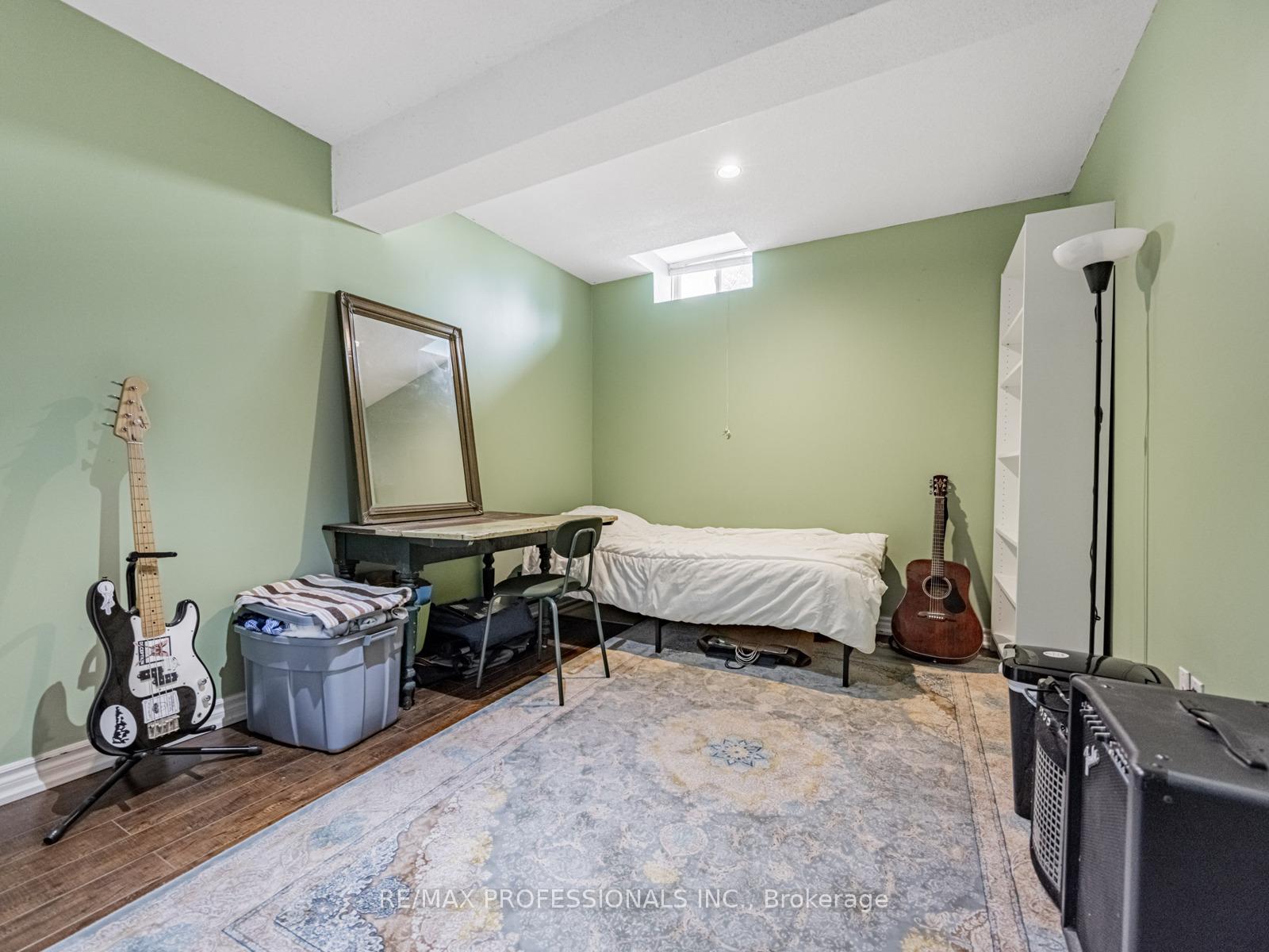 Photo 30 of 21 Waterbury Drive, Etobicoke, Willowridge-Martingrove-Richview — HOMEH