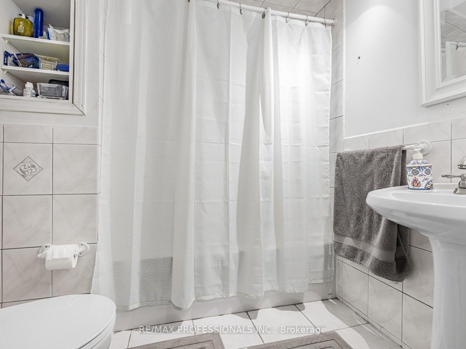 Photo 25 of 21 Waterbury Drive, Etobicoke, Willowridge-Martingrove-Richview — HOMEH