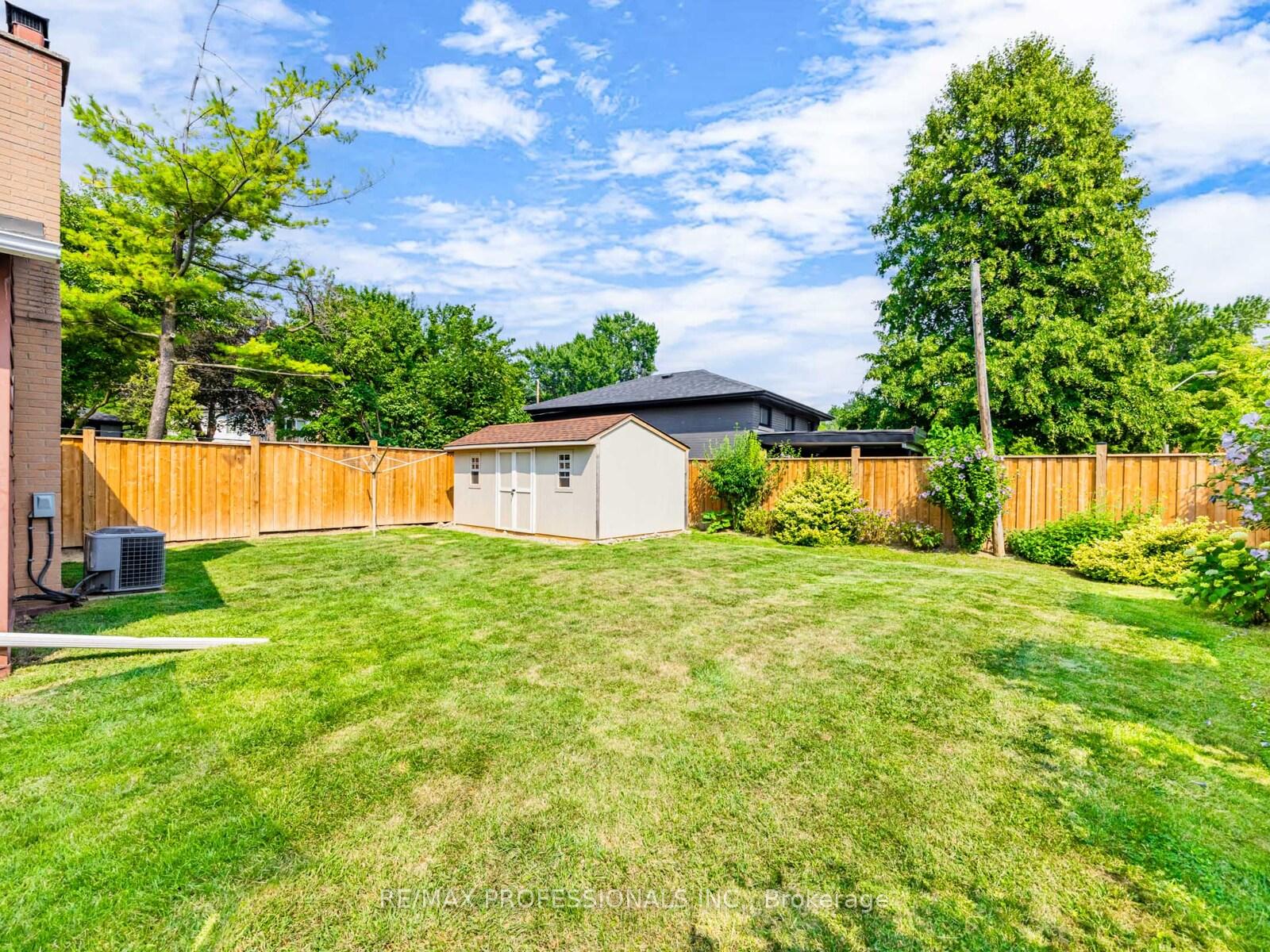 Photo 26 of 21 Waterbury Drive, Etobicoke, Willowridge-Martingrove-Richview — HOMEH