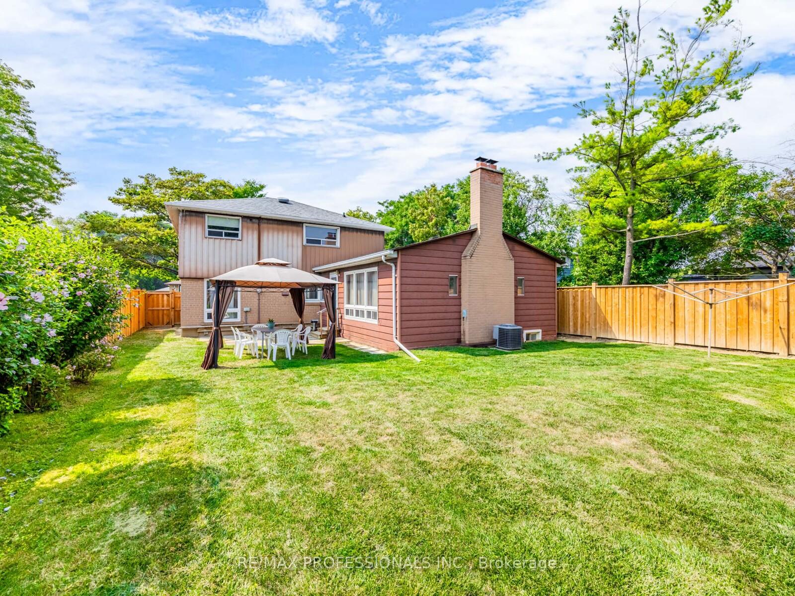 Photo 31 of 21 Waterbury Drive, Etobicoke, Willowridge-Martingrove-Richview — HOMEH