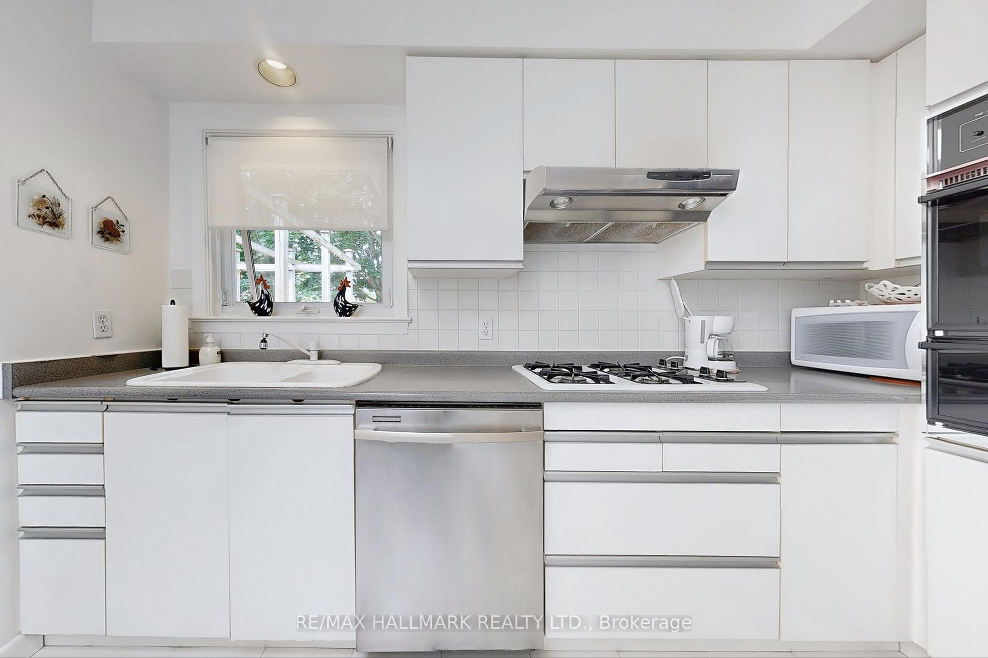 Photo 28 of 69 Breadner Drive, Etobicoke, Willowridge-Martingrove-Richview — HOMEH