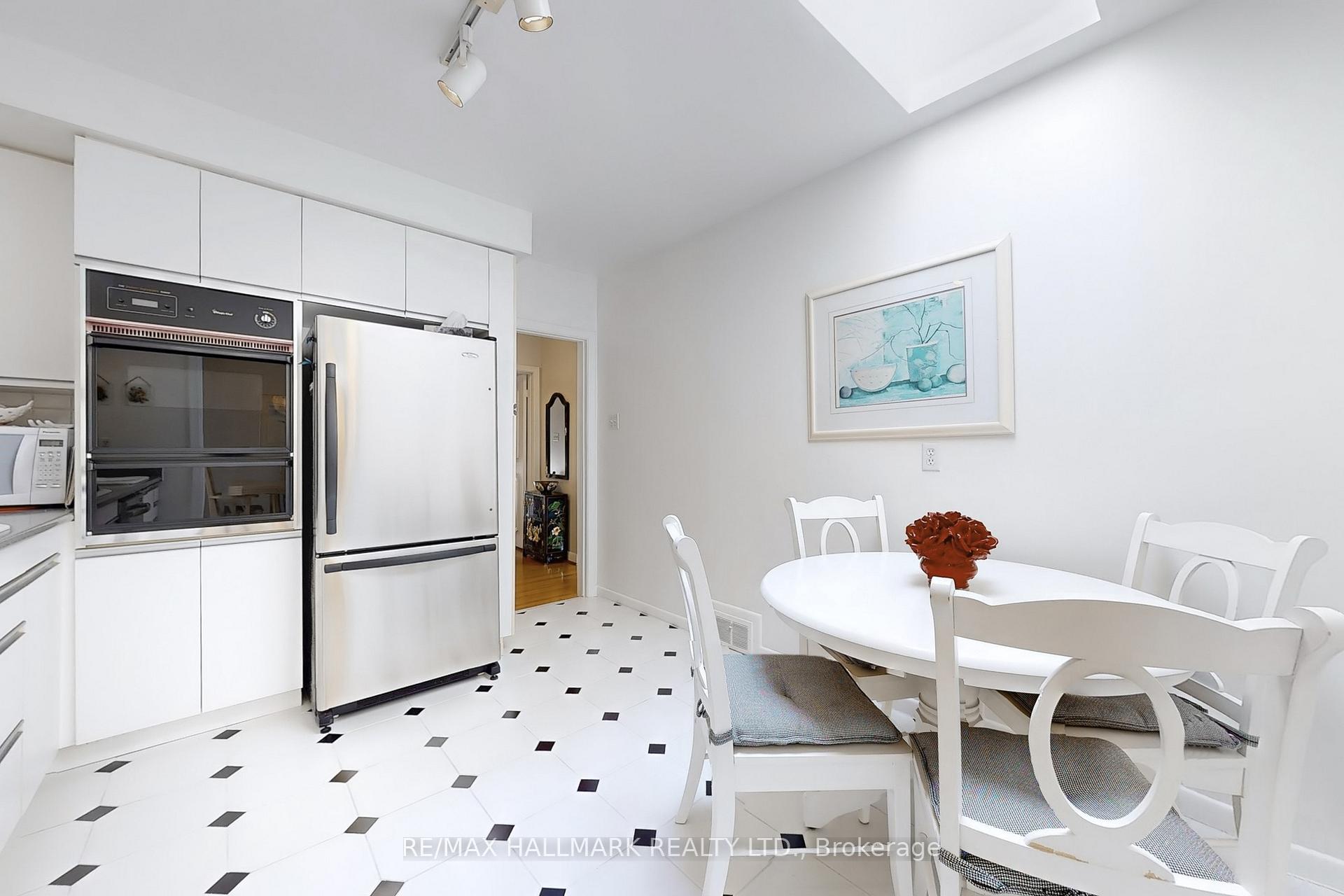 Photo 21 of 69 Breadner Drive, Etobicoke, Willowridge-Martingrove-Richview — HOMEH