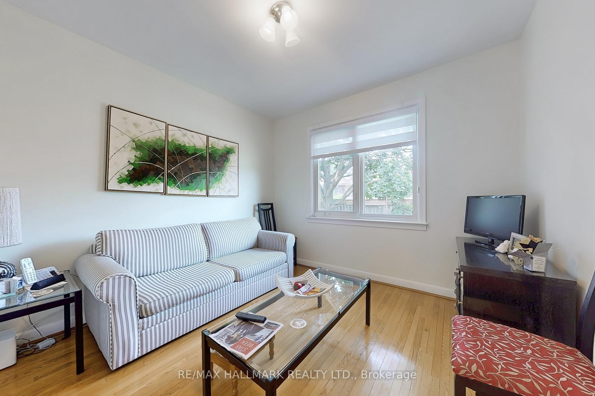 Photo 23 of 69 Breadner Drive, Etobicoke, Willowridge-Martingrove-Richview — HOMEH