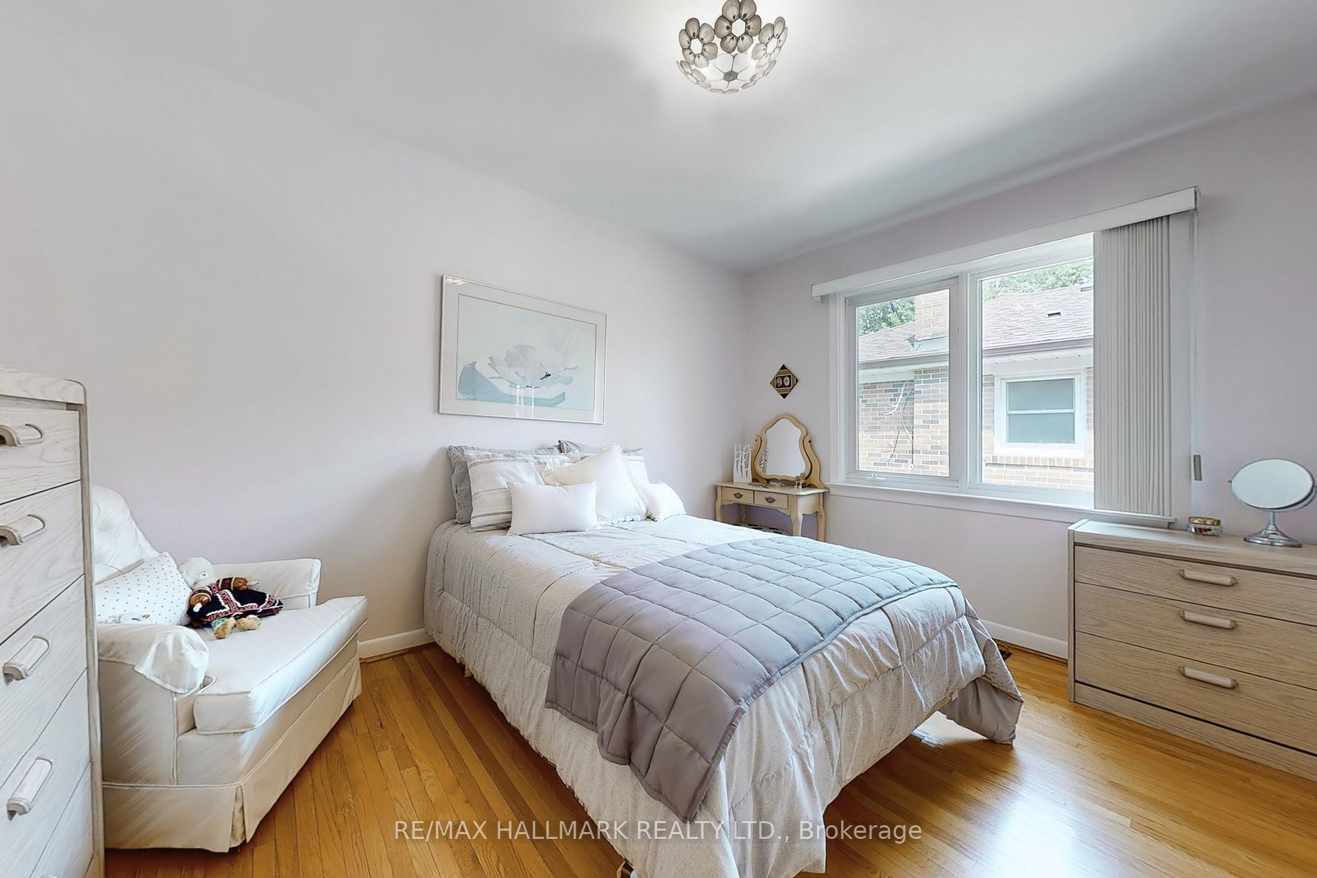Photo 29 of 69 Breadner Drive, Etobicoke, Willowridge-Martingrove-Richview — HOMEH