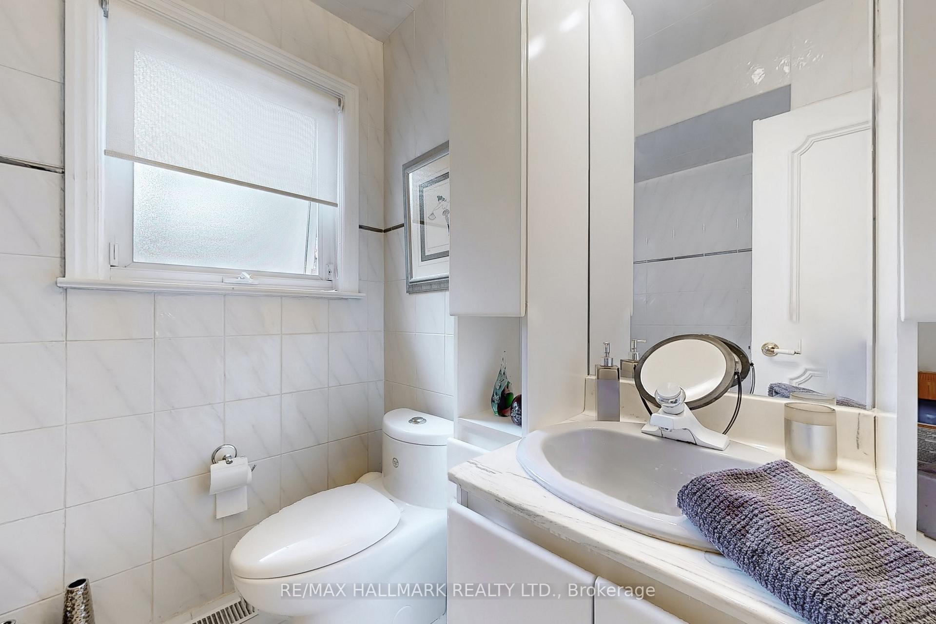 Photo 11 of 69 Breadner Drive, Etobicoke, Willowridge-Martingrove-Richview — HOMEH