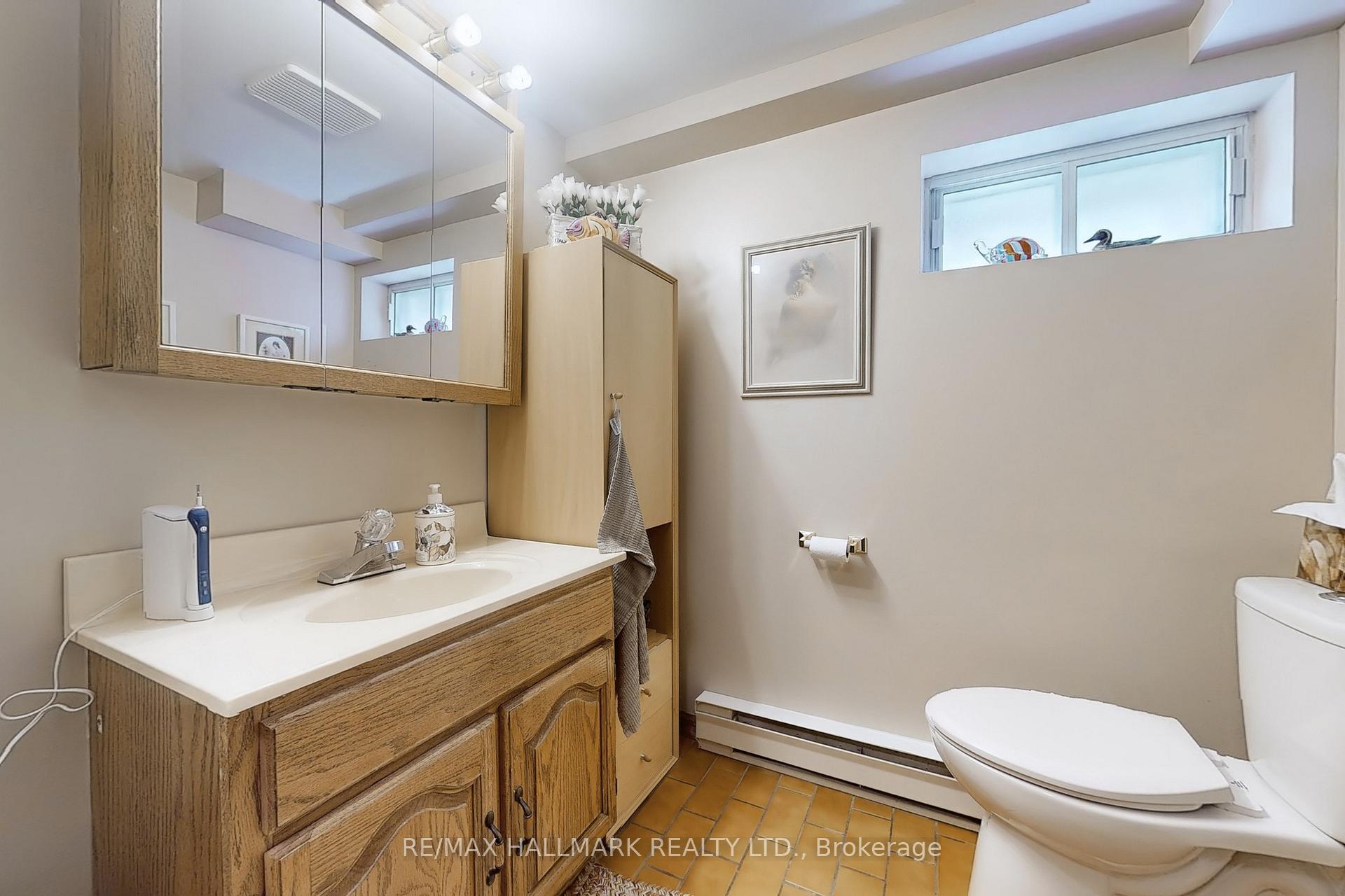 Photo 14 of 69 Breadner Drive, Etobicoke, Willowridge-Martingrove-Richview — HOMEH