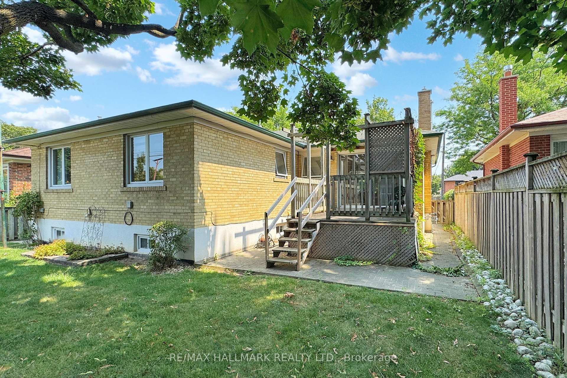 Photo 24 of 69 Breadner Drive, Etobicoke, Willowridge-Martingrove-Richview — HOMEH