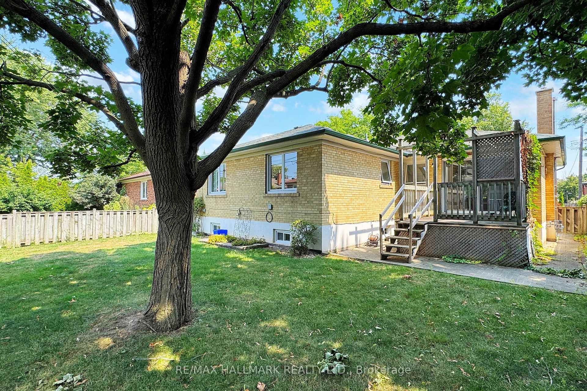 Photo 25 of 69 Breadner Drive, Etobicoke, Willowridge-Martingrove-Richview — HOMEH