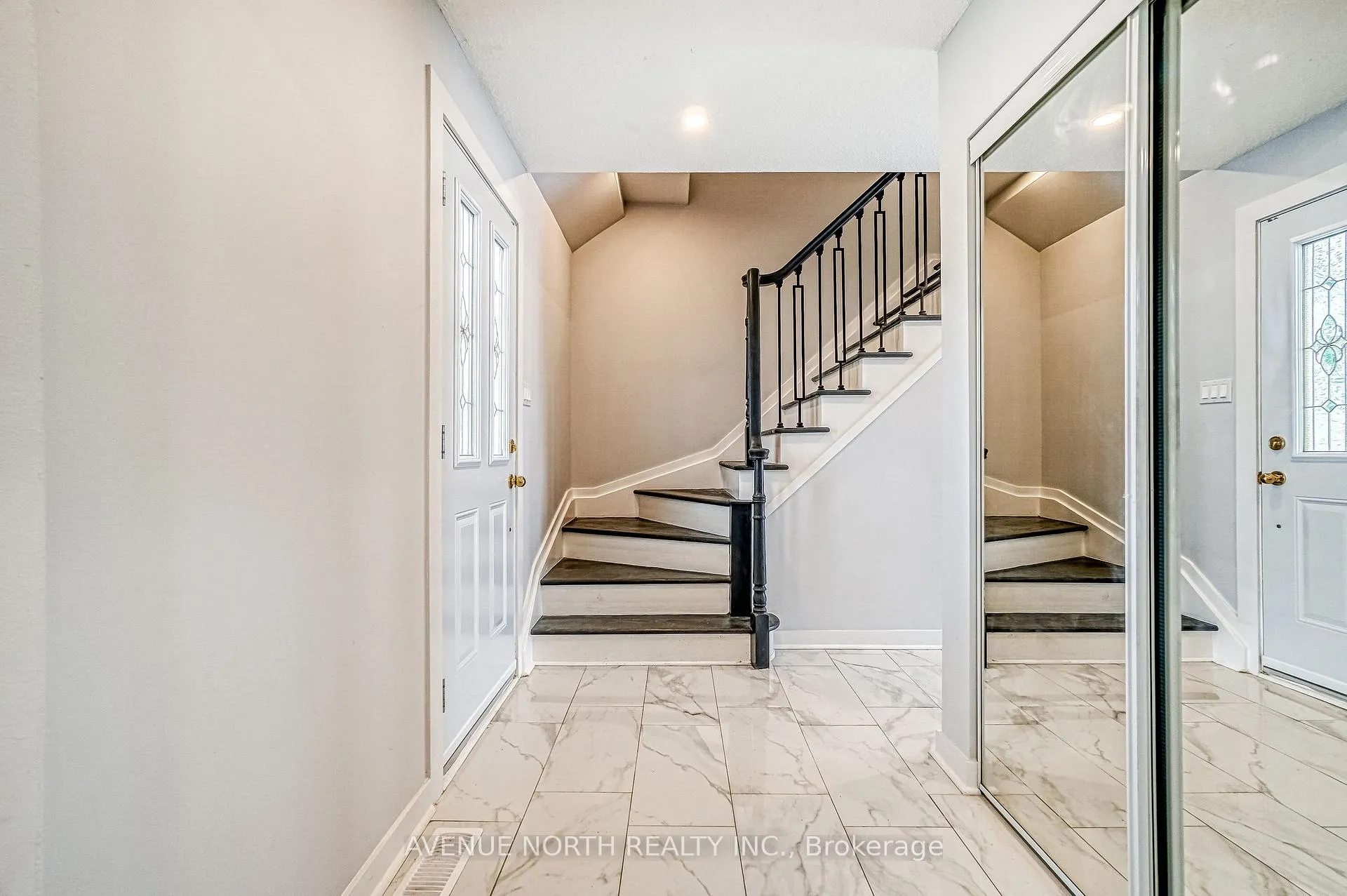 Photo 33 of 946 Walkley Road, Ottawa, Riverside Park South — HOMEH