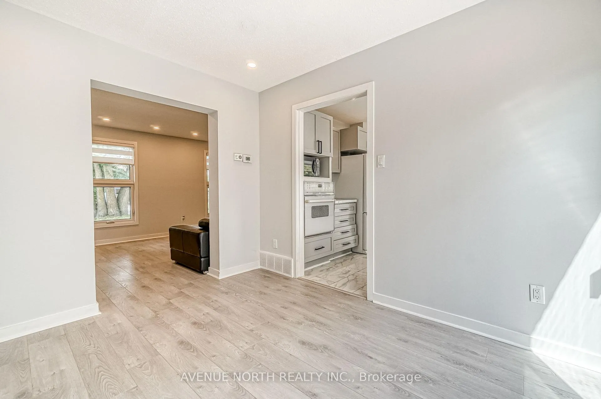 Photo 52 of 946 Walkley Road, Ottawa, Riverside Park South — HOMEH