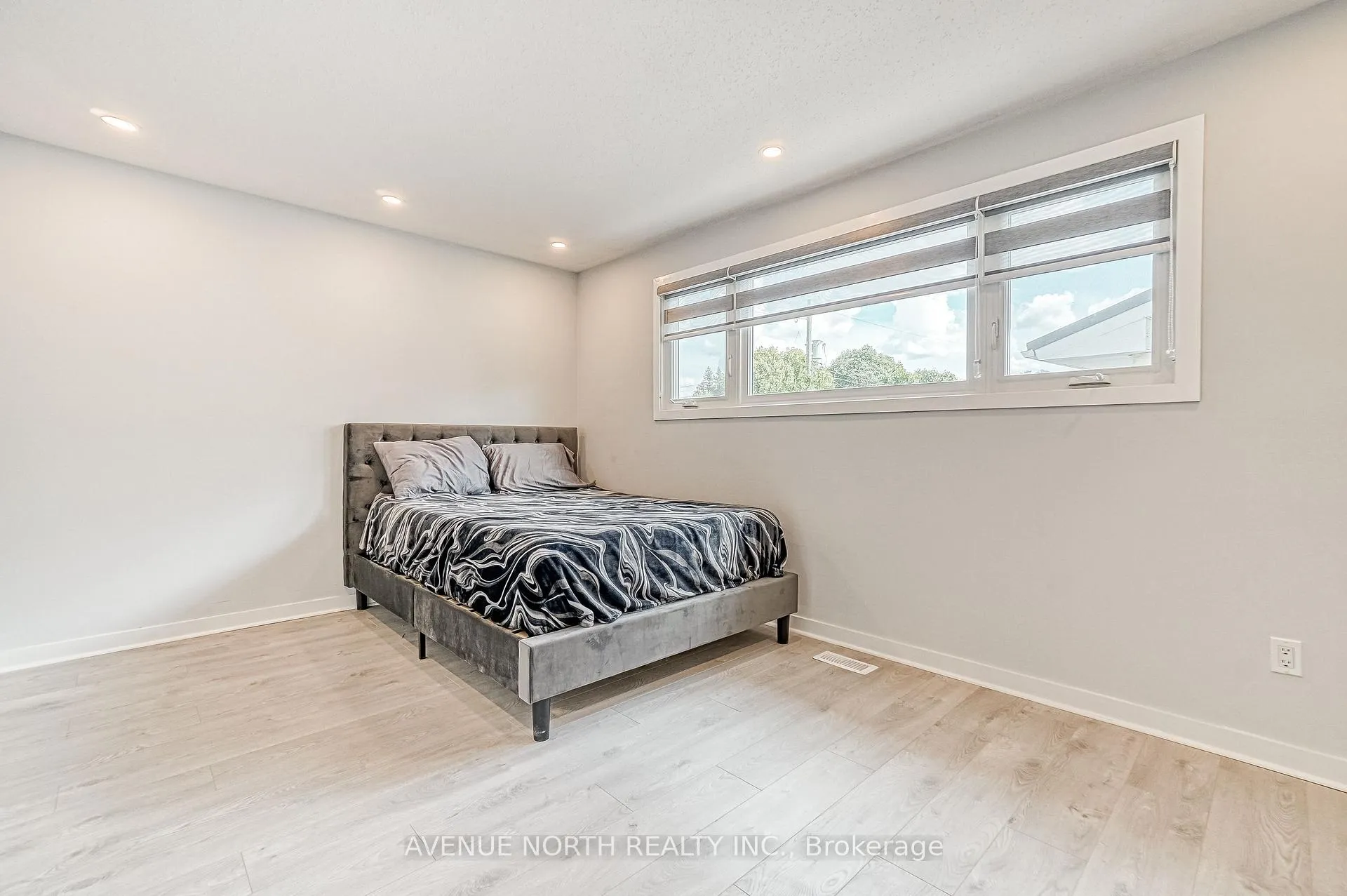 Photo 126 of 946 Walkley Road, Ottawa, Riverside Park South — HOMEH